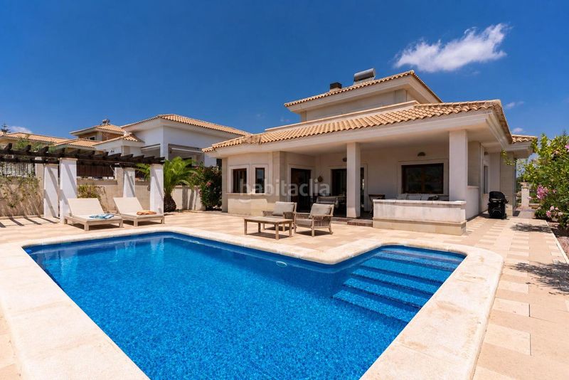 Foto b5e14616-f6c8-4006-b940-9252e59be85f. Casa amb aparcament piscina a Monòver