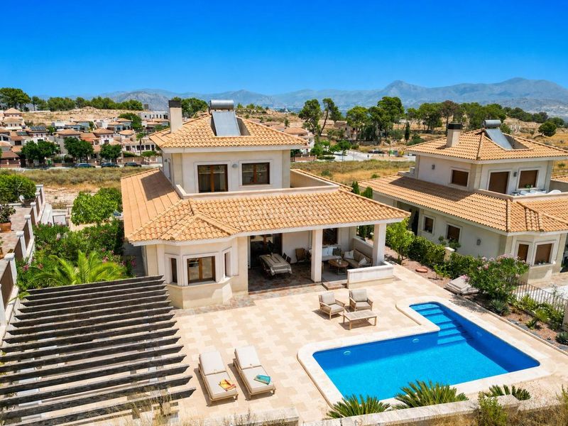 Foto d39fee5c-336a-49f6-9607-c6a956570d79. Casa amb aparcament piscina a Monòver