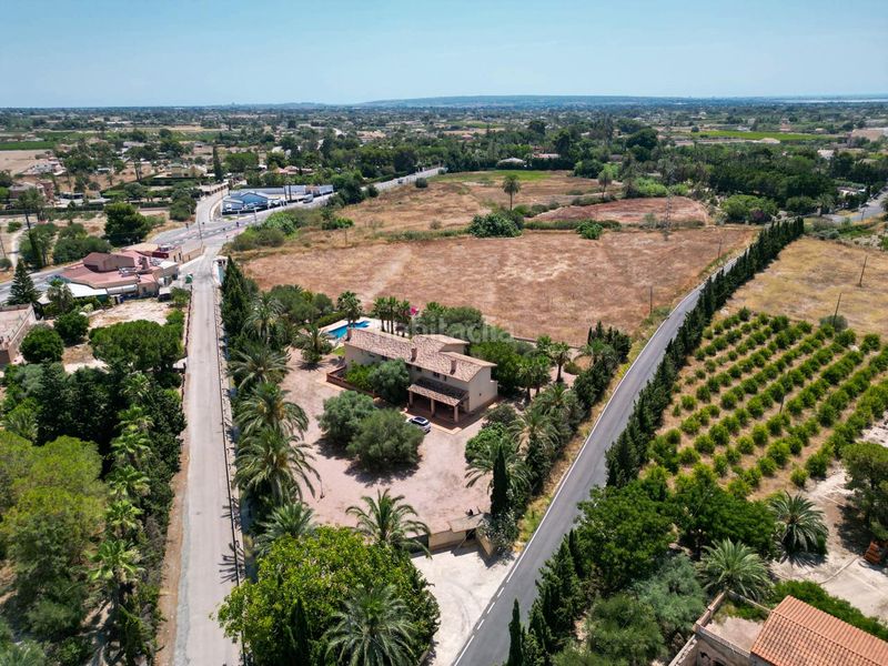 Foto cd1b696d-dff5-4648-ae09-fb7bc434e8ae. Casa amb calefacció aparcament piscina a Perleta - Maitino Elche / Elx