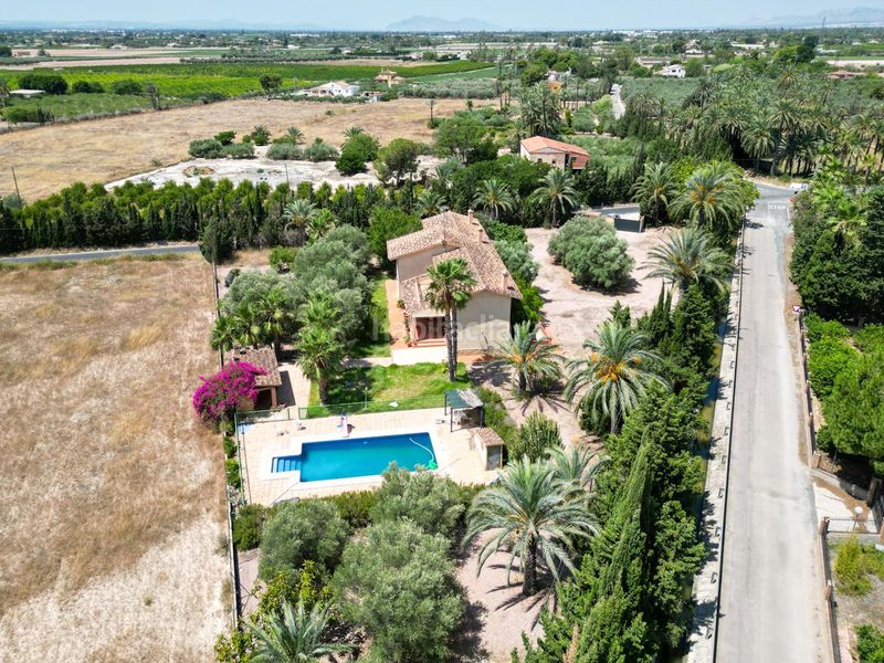 Foto d6d184fa-d57c-4dc3-8cfe-35e1388f9903. Casa amb calefacció aparcament piscina a Perleta - Maitino Elche / Elx