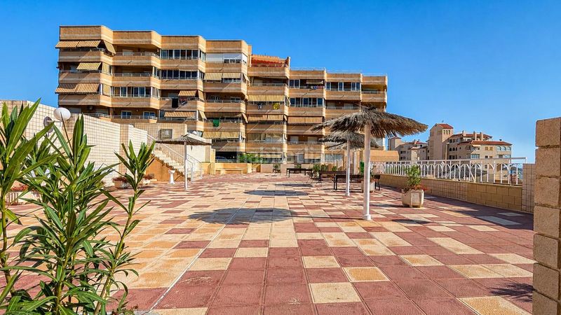 Foto 94392050-d009-4d86-853a-0a8d2f96cb5f. Casa adossada amb piscina a Los Arenales del Sol Elche / Elx