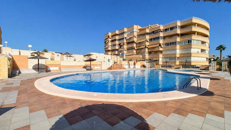 Foto 9cc255d7-8dd9-4eb9-a952-af8f2bcb506a. Casa adossada amb piscina a Los Arenales del Sol Elche / Elx