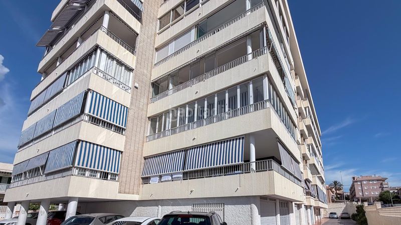Foto f3bdca22-995f-4190-a7c2-3bd26d21e10c. Piso en Calas Santiago Bernabeu Santa Pola