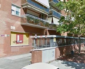 Parking coche en Eixample. Plaza de parking en avenida barbera
