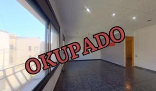 Appartement à Ca n'Anglada. Piso okupado de 2 habitaciones ca nanglada