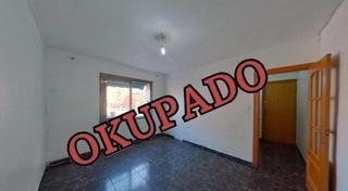 Pis  Calle junceda. Piso okupado de 3 habitaciones