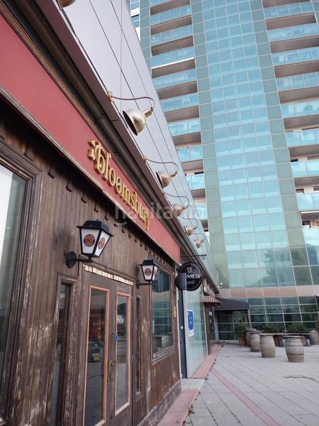 Foto 093bf2d1-ab23-4488-a6e3-20cd7d2c13bf. Local comercial  en plaza céntrica del Segle XX en Terrassa