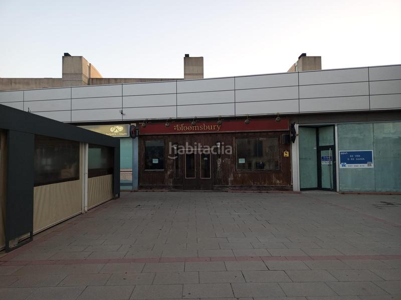 Foto 0c5ad127-4e0d-4617-a4b4-5af83c67201f. Local comercial  en plaza céntrica del Segle XX en Terrassa