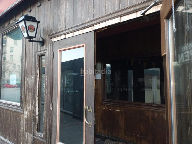 Foto 5101e04b-d665-433f-aeb0-f8810733e98b. Local comercial  en plaza céntrica del Segle XX en Terrassa