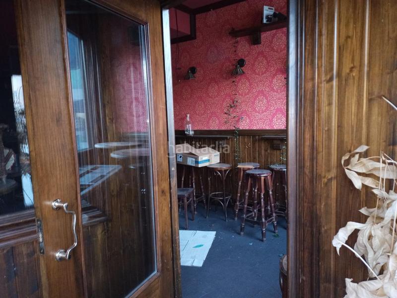 Foto 52095b15-53f6-44d8-b67a-e19fb533ac45. Local comercial  en plaza céntrica del Segle XX en Terrassa