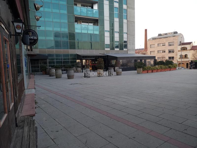 Foto 672cc847-ec94-46a8-a3c5-0aed42327916. Local comercial  en plaza céntrica del Segle XX en Terrassa