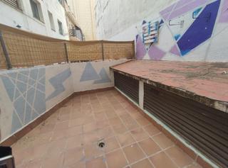 Local commercial à Centre. Local en rubi con terraza