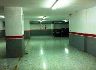 Aparcament cotxe a Ca n'Aurell. Plaza de parking en cwatt