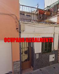 Xalet  Calle garona de la. Casa ocupada en torre romeu