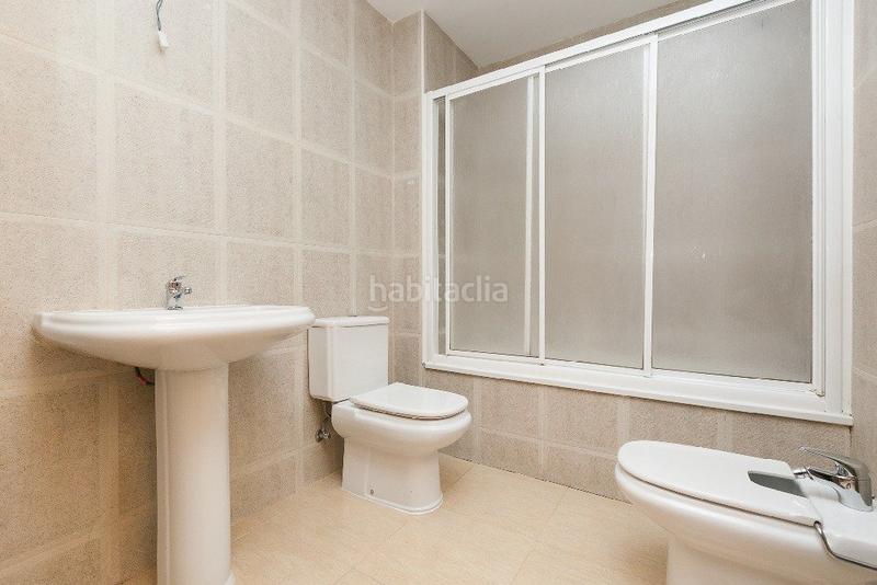 Foto 174de1a8-e9fa-4373-b9ea-b5b9cbd460c4. Dúplex piso ocupado espacioso dúplex en Centre Ripollet