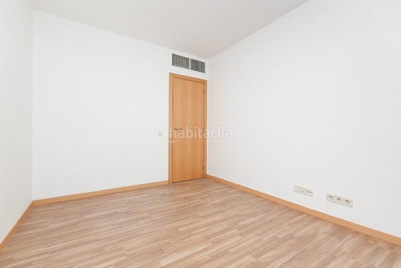 Foto 8f3a517b-ef21-4782-88a7-244bce062b8d. Dúplex piso ocupado espacioso dúplex en Centre Ripollet