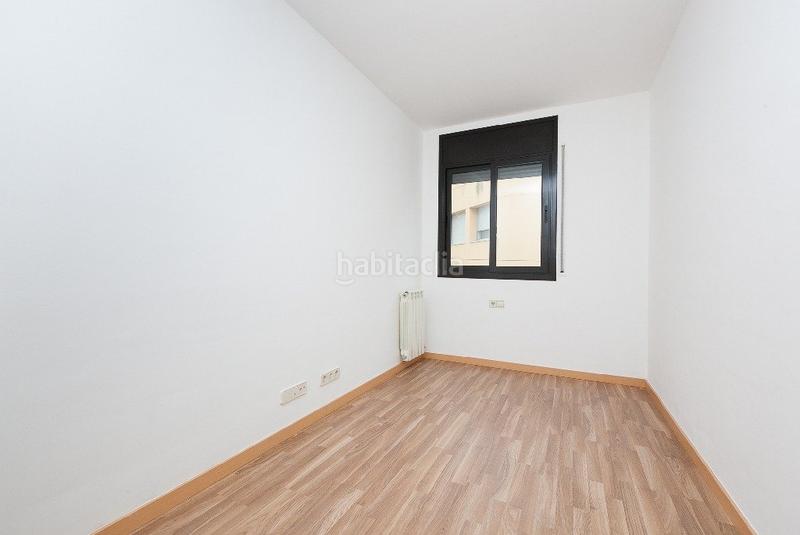 Foto cc82b8a1-e099-4529-9e13-d37b6f334f3f. Dúplex piso ocupado espacioso dúplex en Centre Ripollet