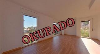 Casa  Calle grecia, de. Ocupado  amplia casa en can parellada terrassa