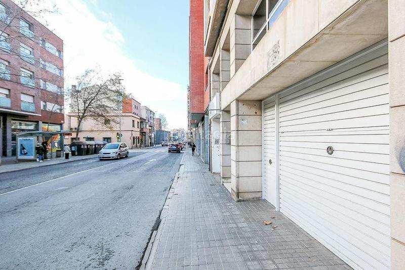 Foto b6cb64ec-ae48-4fef-a6e3-e4f2e7b37a2f. Location local commercial dans Gràcia Sabadell