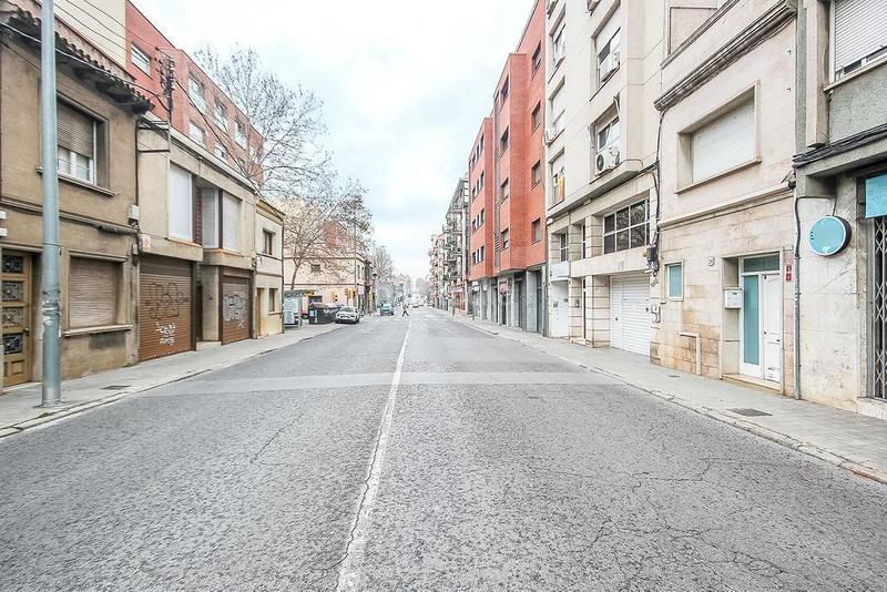 Foto c89dfd52-c888-4e2e-b235-f95fd2f4db6a. Location local commercial dans Gràcia Sabadell