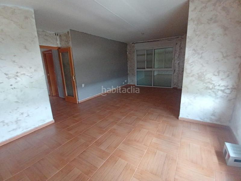 Foto 178e45bb-0e2b-4d20-a811-8a4cd6a76d75. Piso  amplio con 3 habitaciones y plaza de parking en Sabadell