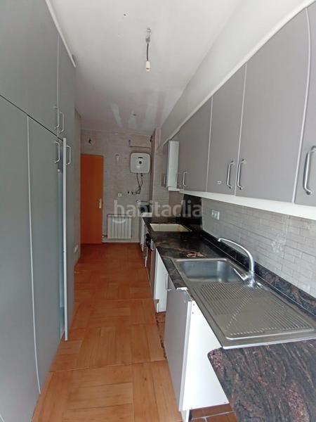 Foto 69c0fe55-a641-4acc-b0a8-7f8f72acea2c. Piso  amplio con 3 habitaciones y plaza de parking en Sabadell