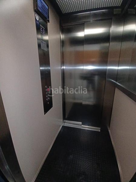 Foto 80e12175-a95b-46f3-8e98-1ec856f3993e. Piso  amplio con 3 habitaciones y plaza de parking en Sabadell