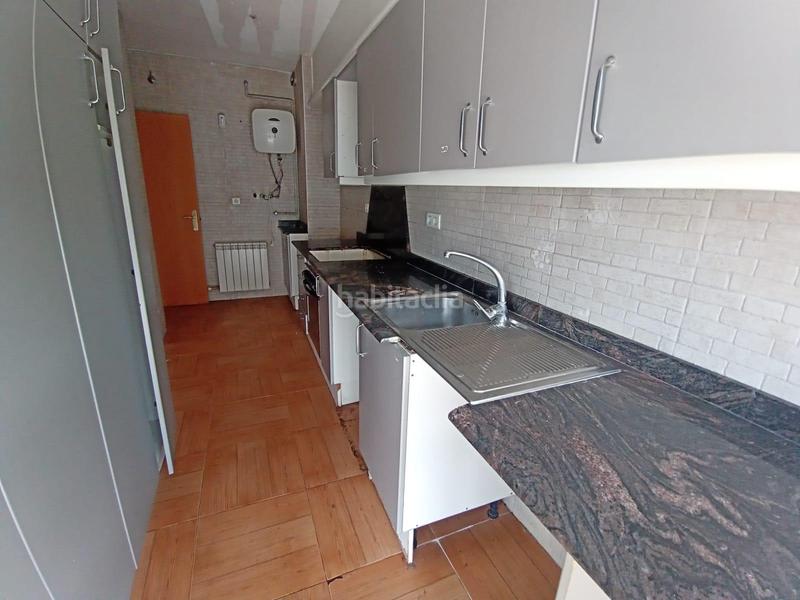Foto 825fc7e2-eba5-424e-b6a4-85908a4599e5. Piso  amplio con 3 habitaciones y plaza de parking en Sabadell