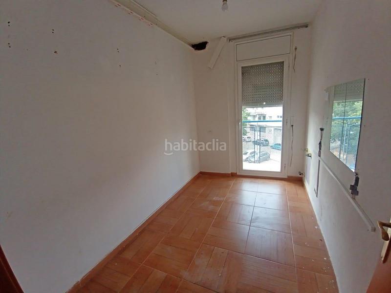 Foto 93724f25-2e16-4aa4-a8a6-b1aa98c1d3a6. Piso  amplio con 3 habitaciones y plaza de parking en Sabadell