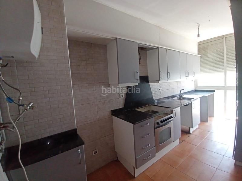 Foto b5a758ea-67a6-4932-a66c-2e652f14c6a1. Piso  amplio con 3 habitaciones y plaza de parking en Sabadell