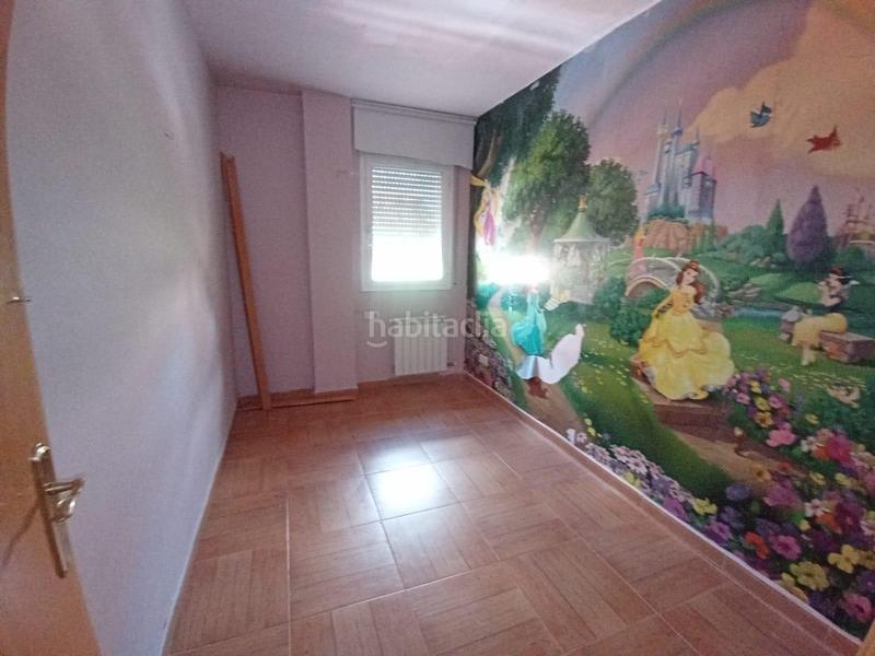 Foto eefb3c8b-7e68-4c0d-9ada-aacccefdcba1. Piso  amplio con 3 habitaciones y plaza de parking en Sabadell