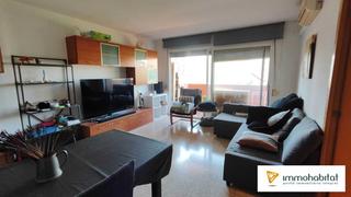 Appartement à Covadonga. Piso de 4 habitaciones frente a la estación sabadell centro