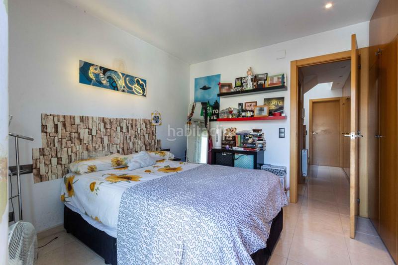 Foto f25d3a26-ef19-4d81-9d8f-ba5bd8043a0d. Semi detached house with heating parking in La Romànica Barberà del Vallès