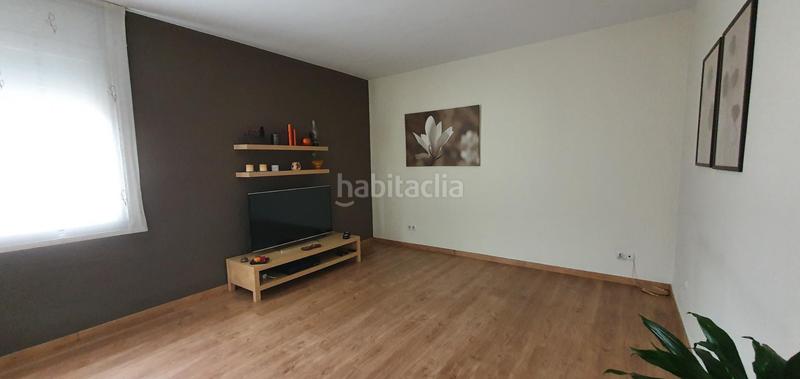 Foto 4e0c4431-88b4-48d0-915e-47bc086efb95. Casa adossada amb calefacció aparcament a Eixample Sabadell