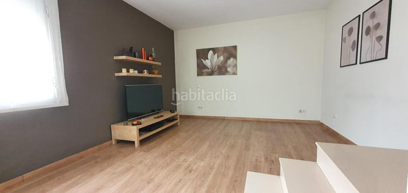 Foto d32044fc-11b8-4c67-8758-cf379f9fc00a. Casa adossada amb calefacció aparcament a Eixample Sabadell