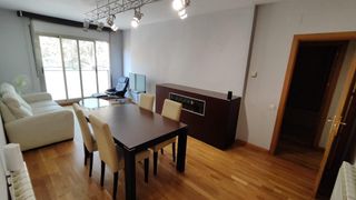 Pis a Gràcia. Amplio piso de tres habitaciones en gràcia, a 5 min de la estaci