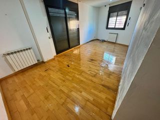 Pis a Sant Pere Nord. Piso con balcón y ascensor