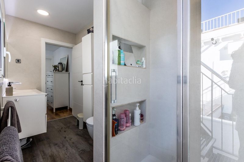 Foto f9eab8b2-f2c3-422f-997e-c7f781261b8f. Casa amb calefacció aparcament a Gràcia Sabadell