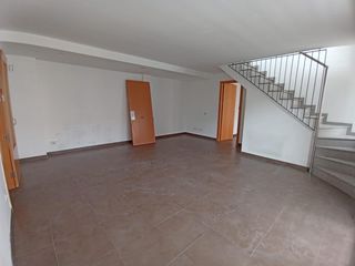 Zweistöckige Wohnung in Mercat. Dúplex con parking y trastero