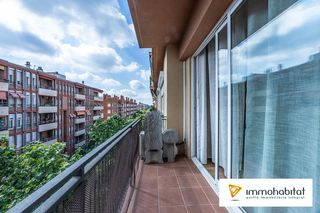 Etagenwohnung in Eixample. Amplio y luminoso piso reformado en el corazón de sabadell