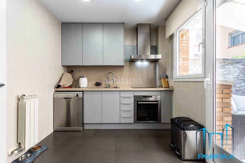 Foto 5c5870aa-833b-4f3a-b93e-cc42e32d110f. Casa amb calefacció aparcament a Creu Alta Sabadell