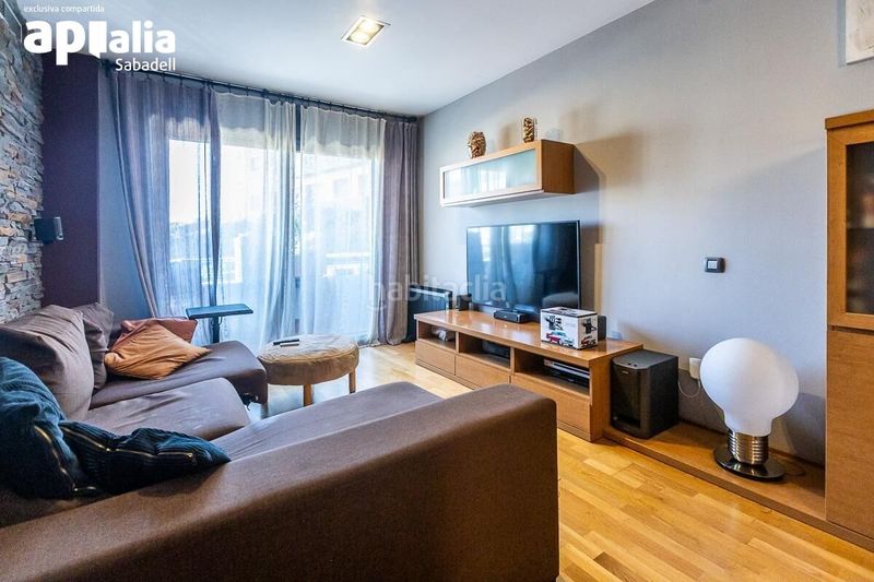 Foto 0e87c009-1a00-4774-b69e-a32de81e3195. Flat with heating parking in Eixample Sabadell