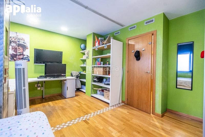 Foto d0e3dad7-d090-4271-bab6-3425adb17fc6. Flat with heating parking in Eixample Sabadell