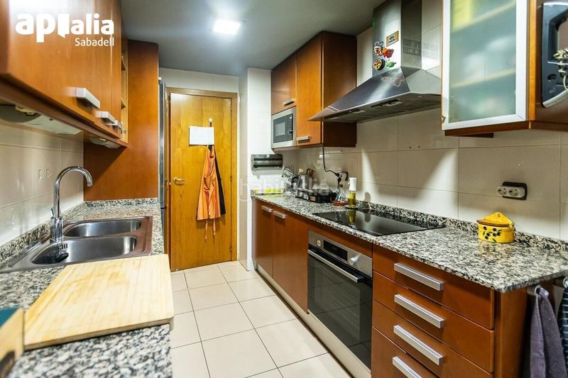 Foto f809c70a-bc65-4b42-89c0-3fbbbca462b0. Flat with heating parking in Eixample Sabadell