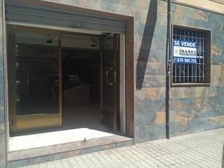 Local Comercial a San Crispín. Local con patio.