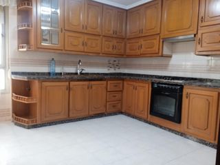 Flat in Carrús Oeste. Amplio piso de 4 habitaciones, ascensor y garaje y trastero!