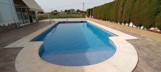 Chalet à Jubalcoi. Chalet elche  bonavista con piscina privada y parcela de 2134 m2