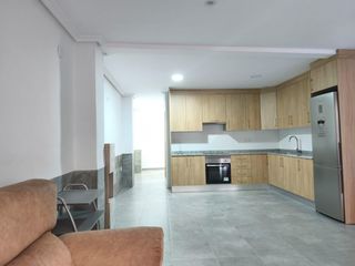 Planta baixa a Carrús Este. Planta baja recién reformada con entrada independiente!