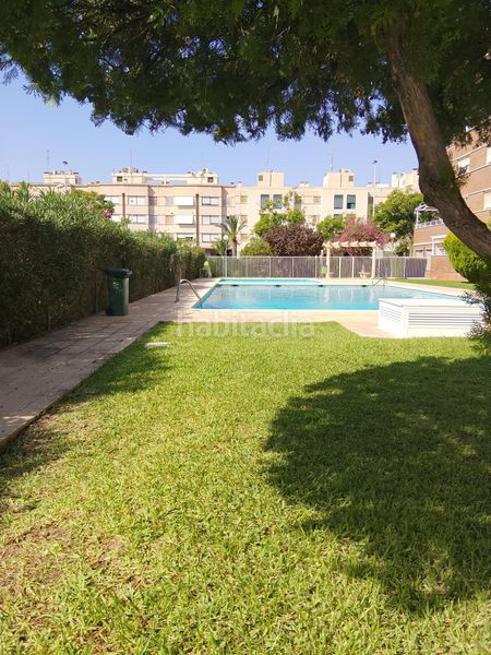 Foto 8c1cf48b-bed8-44a0-9cc2-7fa45cfa1857. Casa adossada amb aparcament piscina a Ciutat Esportiva Elche / Elx