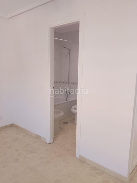 Foto 91a7790d-026c-42e6-a69f-f5abb3a4c82d. Casa adossada amb aparcament piscina a Ciutat Esportiva Elche / Elx